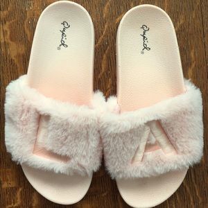 Qupid Peachy Pink Pastel Faux Fur Slides Size 8-9